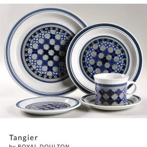 Vintage Retired Royal Daulton “Tangier” Stoneware EUC 38 piece Set